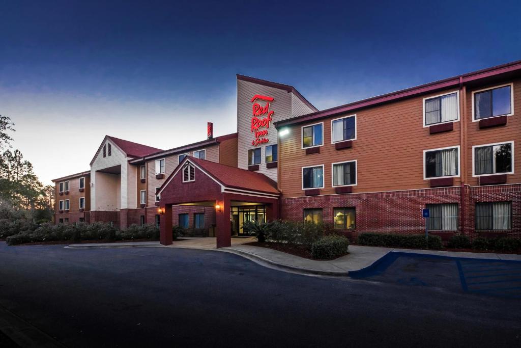 Red Roof Inn & Suites Savannah Airport Main image 1